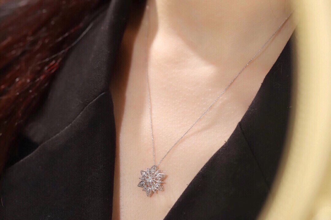18k Gold Diamond Necklace with 0.20ct Natural Diamond