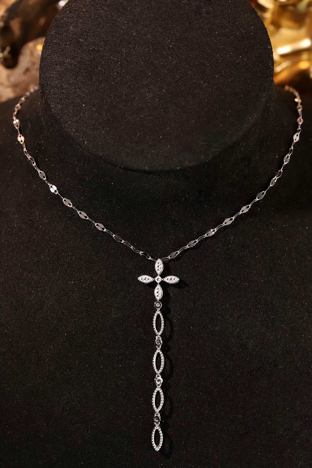 18k Gold Diamond Necklace with 0.11ct Natural Diamond