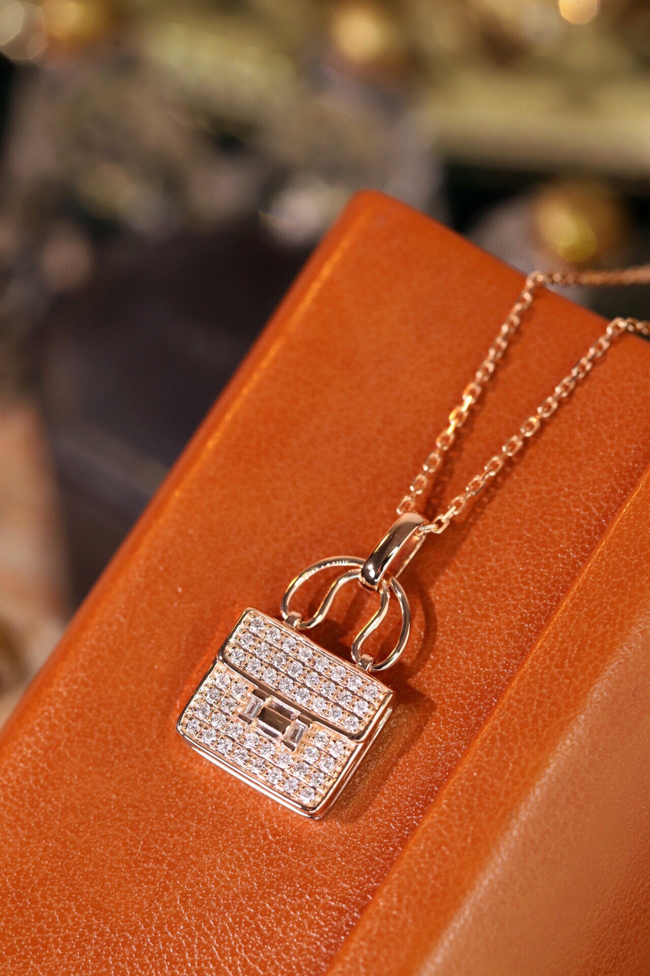 18k Gold Diamond Necklace with Handbag Design, Natural Diamond 0.35ct