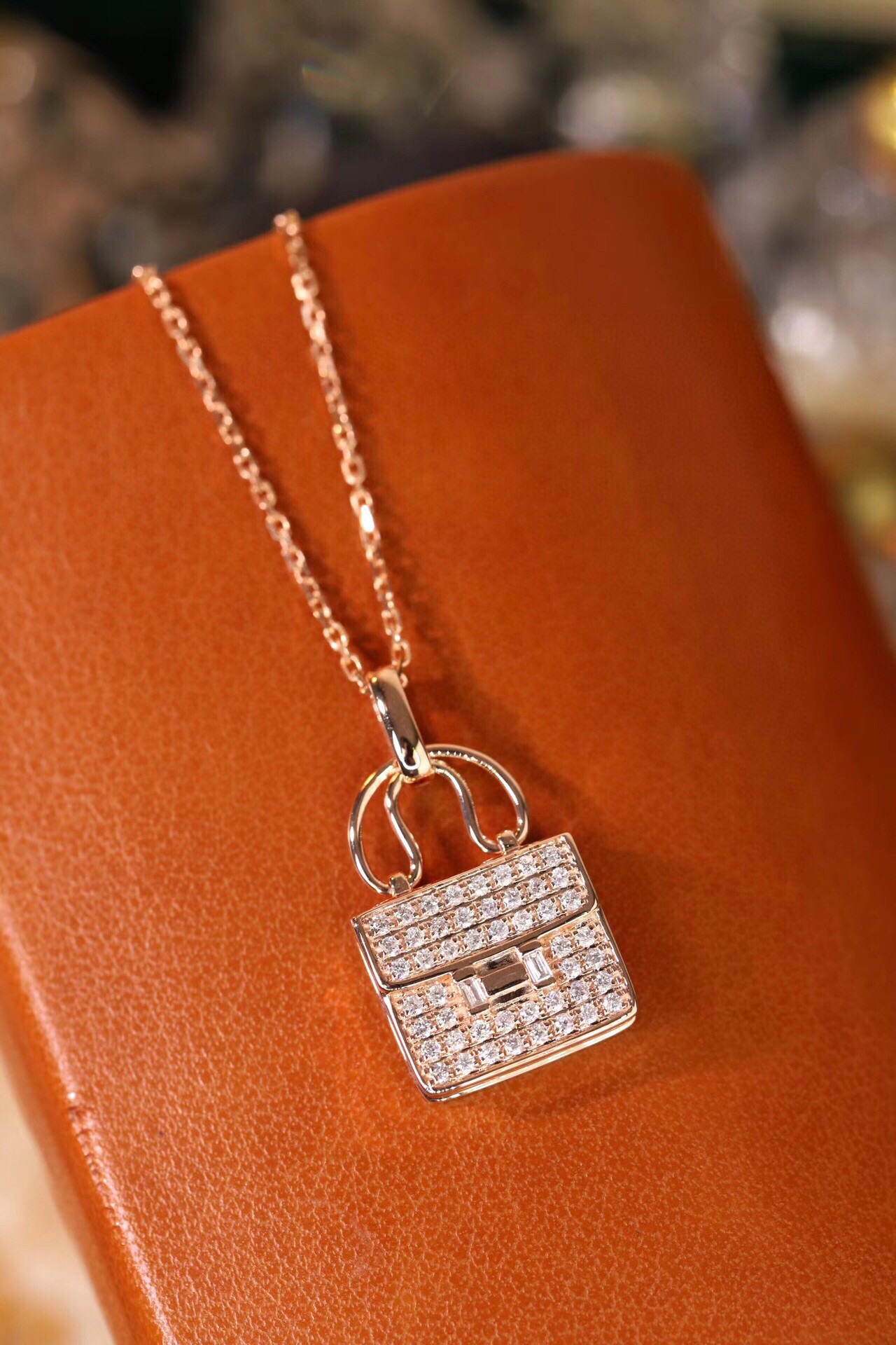 18k Gold Diamond Necklace with Handbag Design, Natural Diamond 0.35ct
