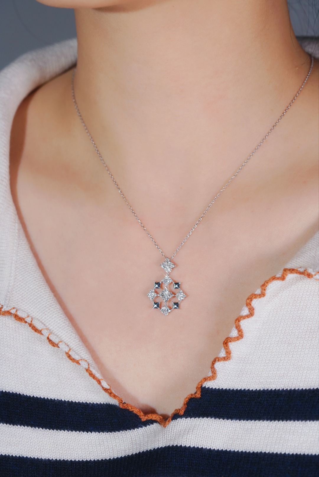 18k Gold Diamond Necklace with 0.95ct Natural Diamond