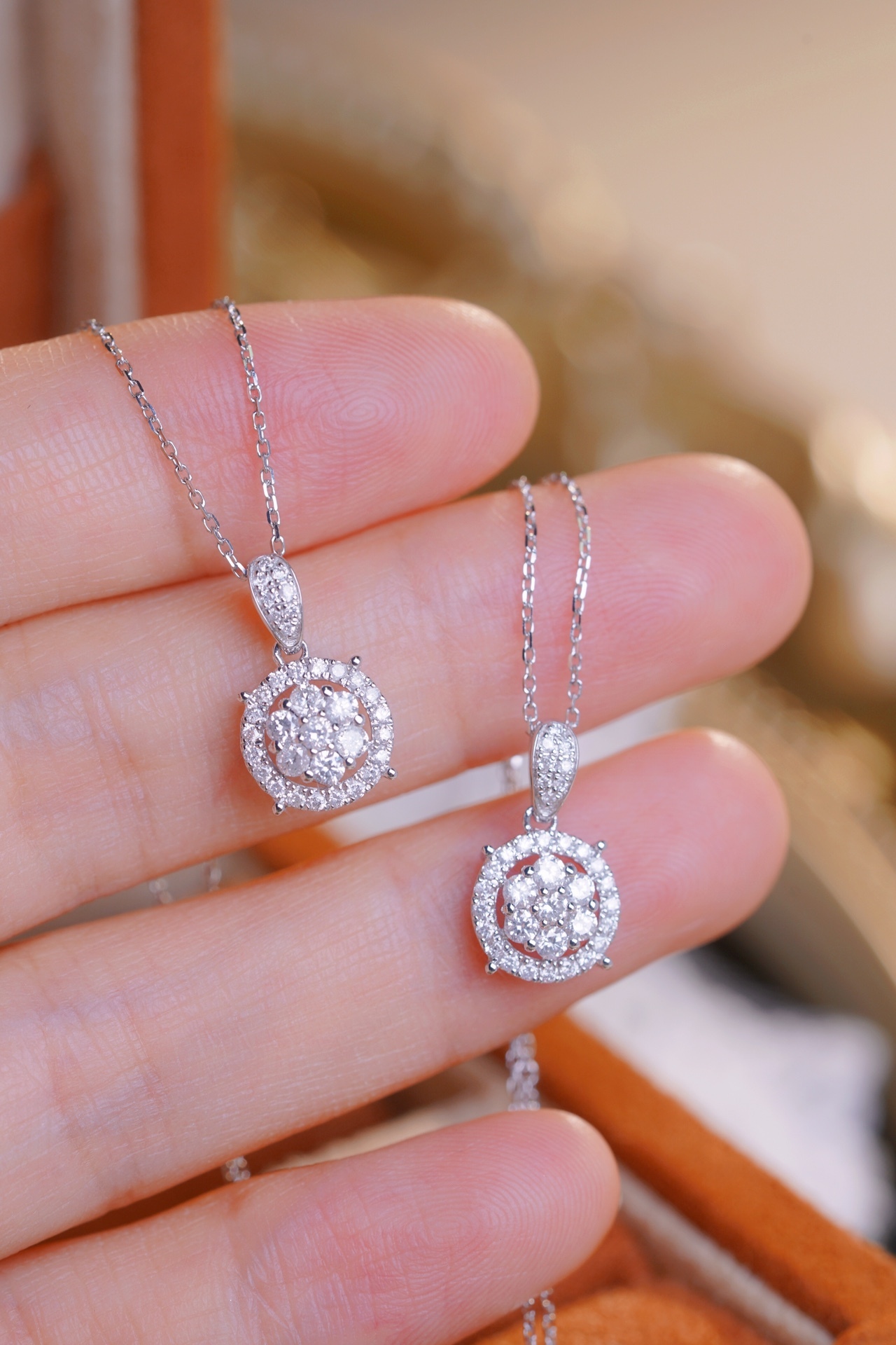 18k Gold Diamond Necklace with 0.35ct Natural Diamond