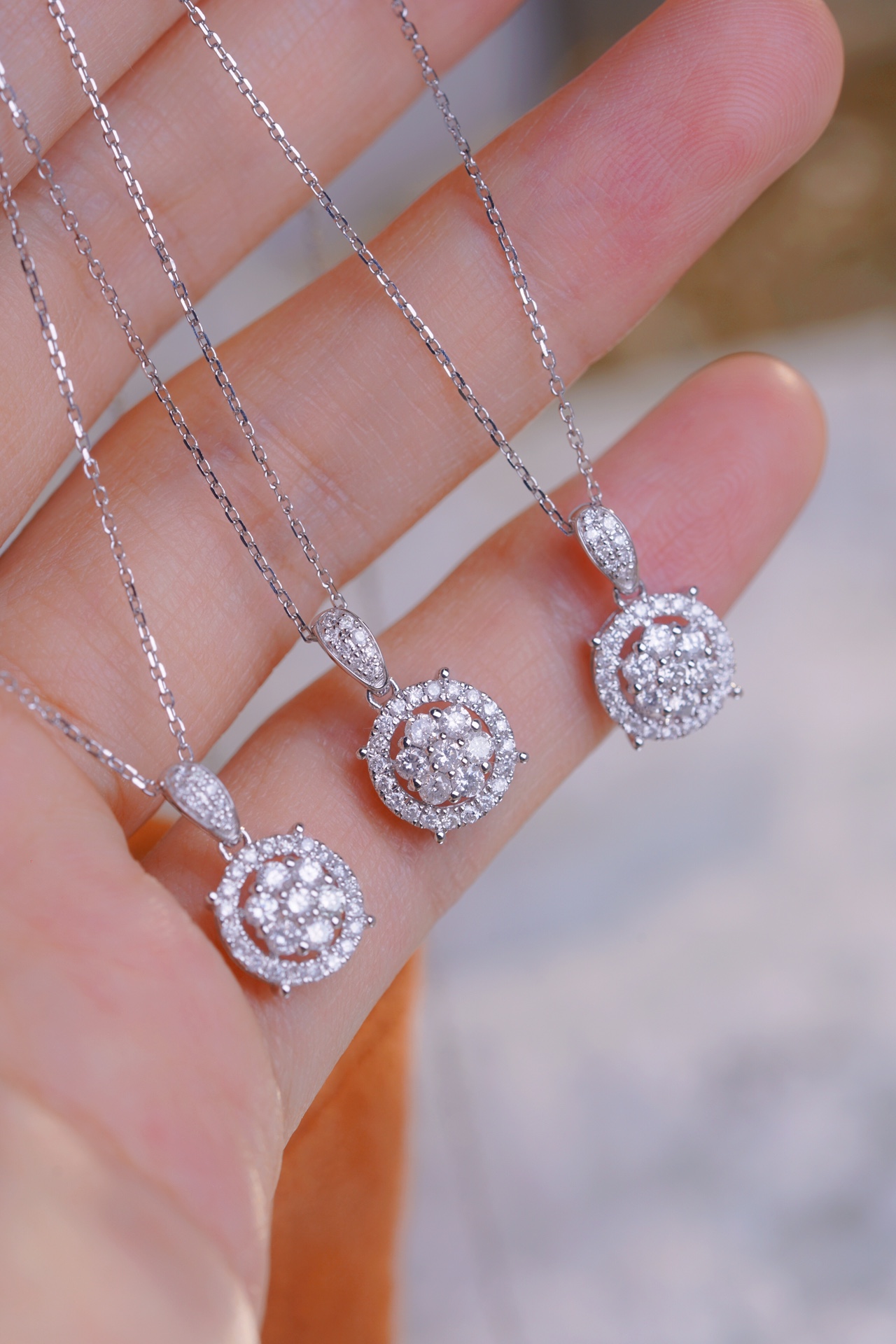 18k Gold Diamond Necklace with 0.35ct Natural Diamond