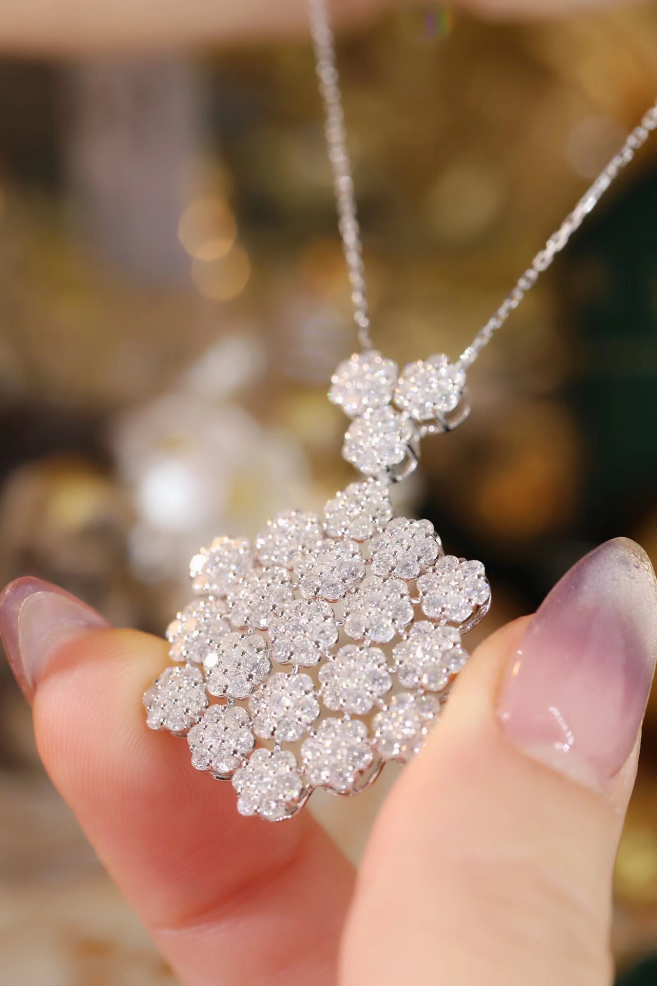 18k Gold Diamond Necklace with 4.20ct Natural Diamond