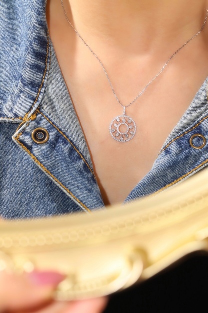18k Gold Diamond Necklace with 0.62ct Natural Diamond
