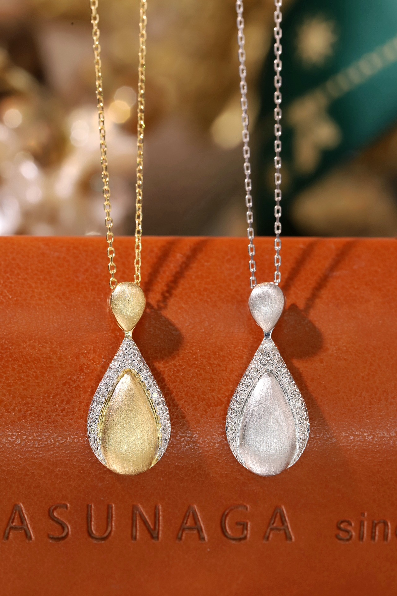 18k Gold Diamond Necklace with 0.15ct Natural Diamond Satin finish