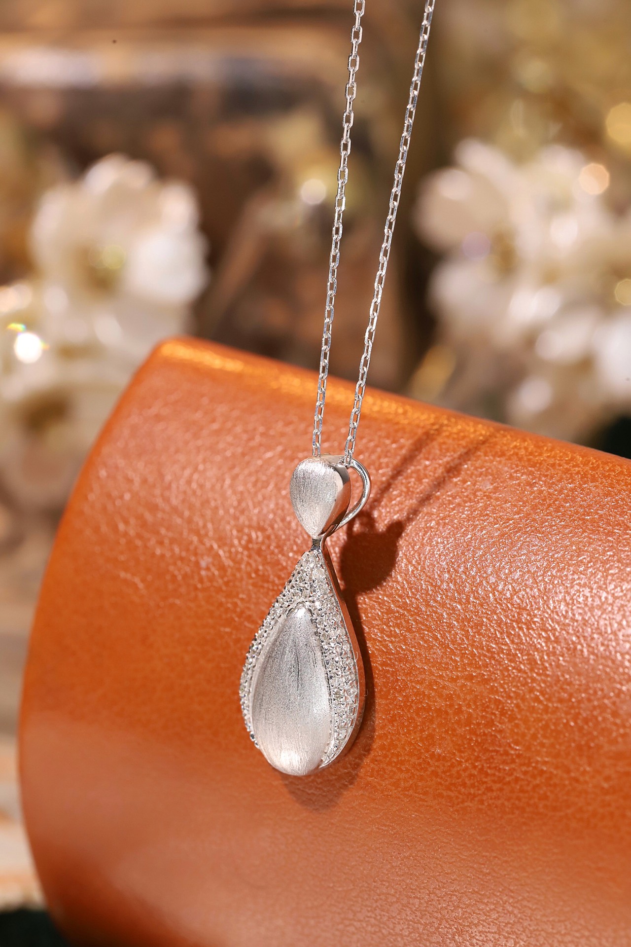 18k Gold Diamond Necklace with 0.15ct Natural Diamond Satin finish