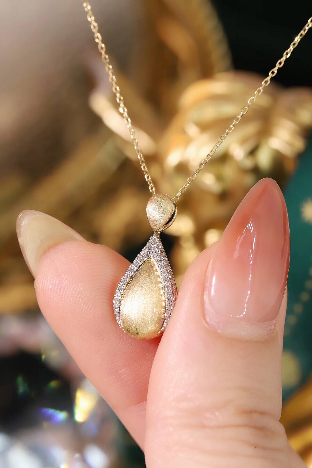 18k Gold Diamond Necklace with 0.15ct Natural Diamond Satin finish