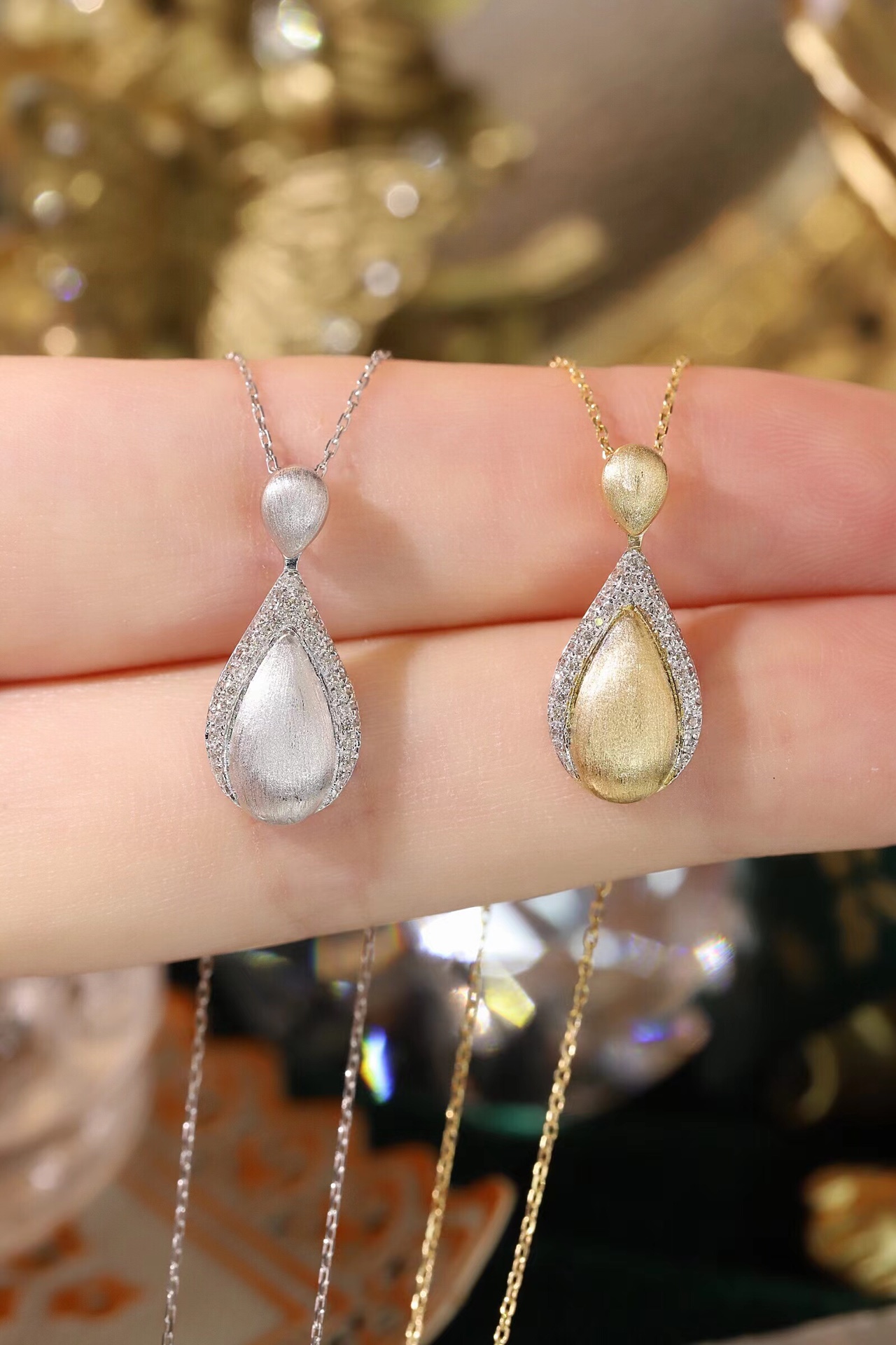 18k Gold Diamond Necklace with 0.15ct Natural Diamond Satin finish