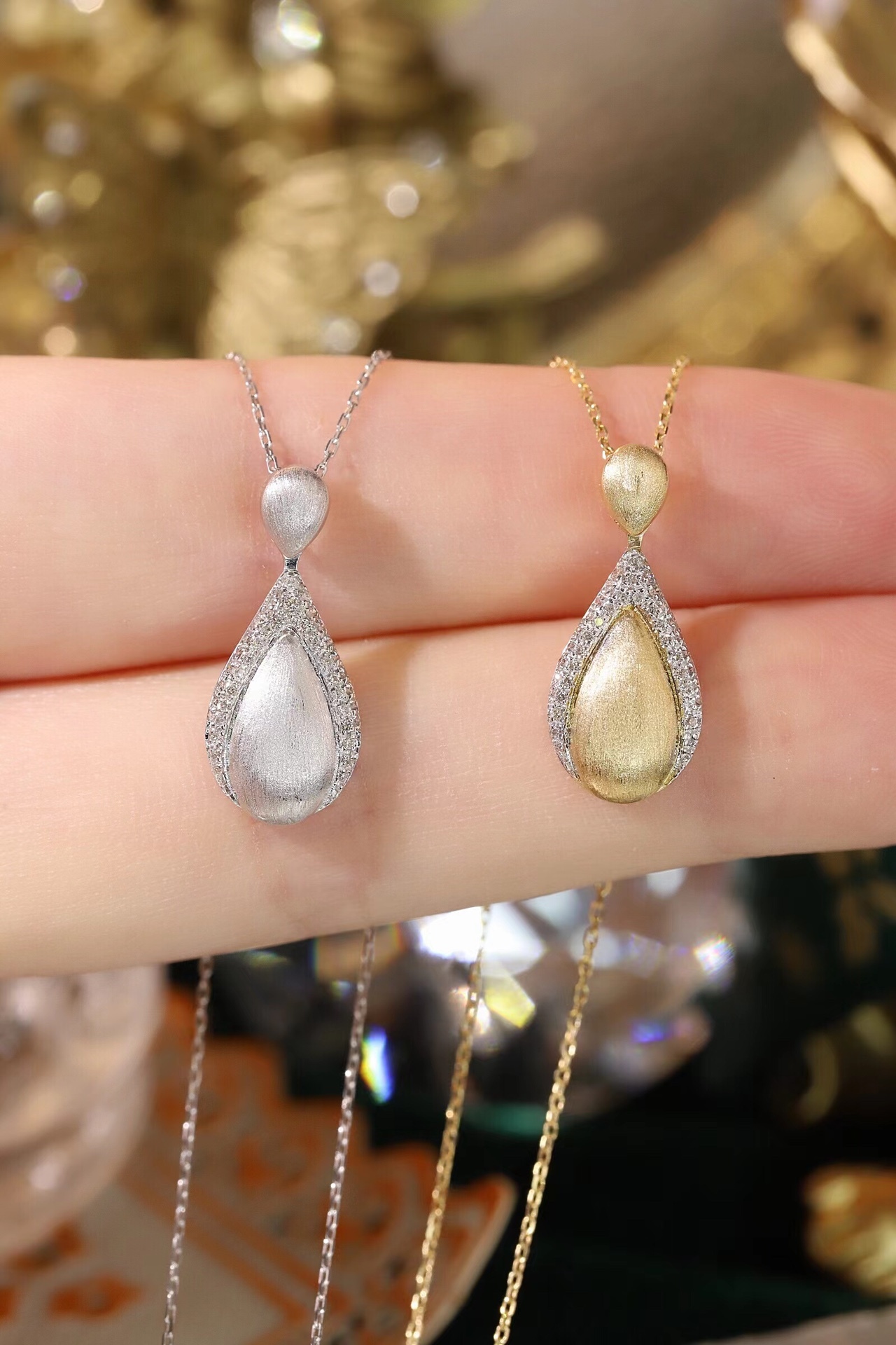 18k Gold Diamond Necklace with 0.15ct Natural Diamond Satin finish