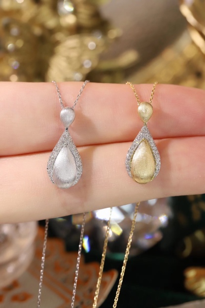 18k Gold Diamond Necklace with 0.15ct Natural Diamond Satin finish