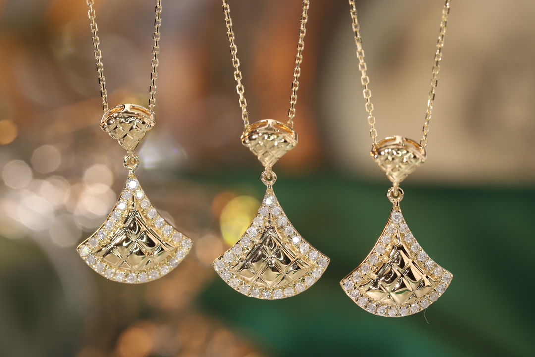 18k Gold Diamond Necklace with Skirt Design, Natural Diamond 0.22ct
