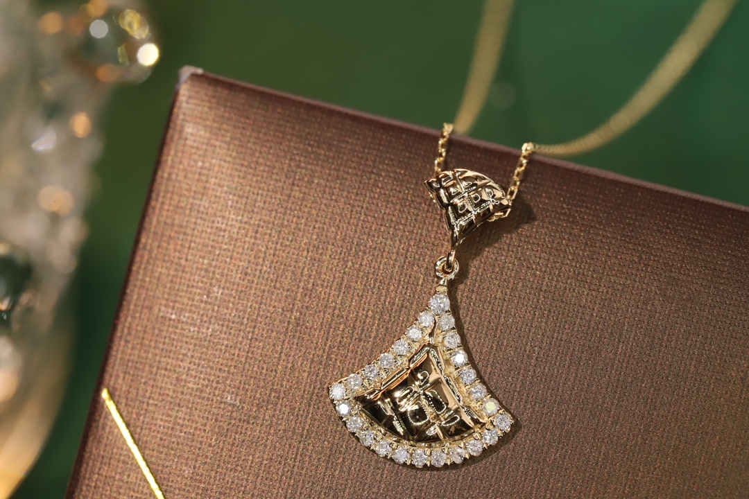 18k Gold Diamond Necklace with Skirt Design, Natural Diamond 0.22ct