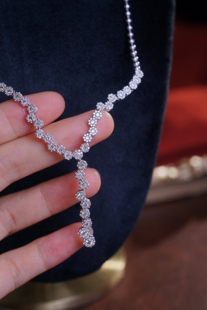 18k Gold Diamond Necklace with 2.30ct Natural Diamond