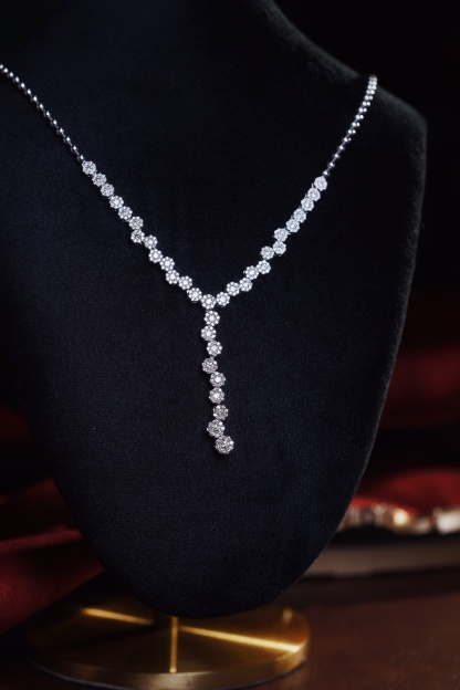 18k Gold Diamond Necklace with 2.30ct Natural Diamond