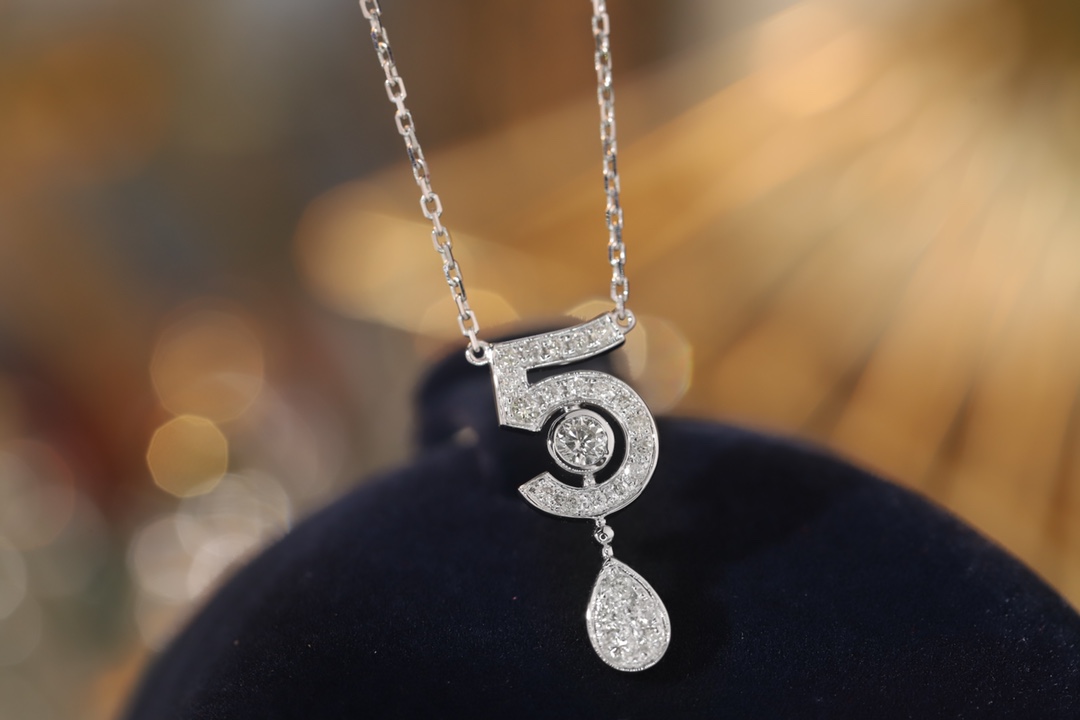 18k Gold Diamond Necklace with 0.40ct Natural Diamond