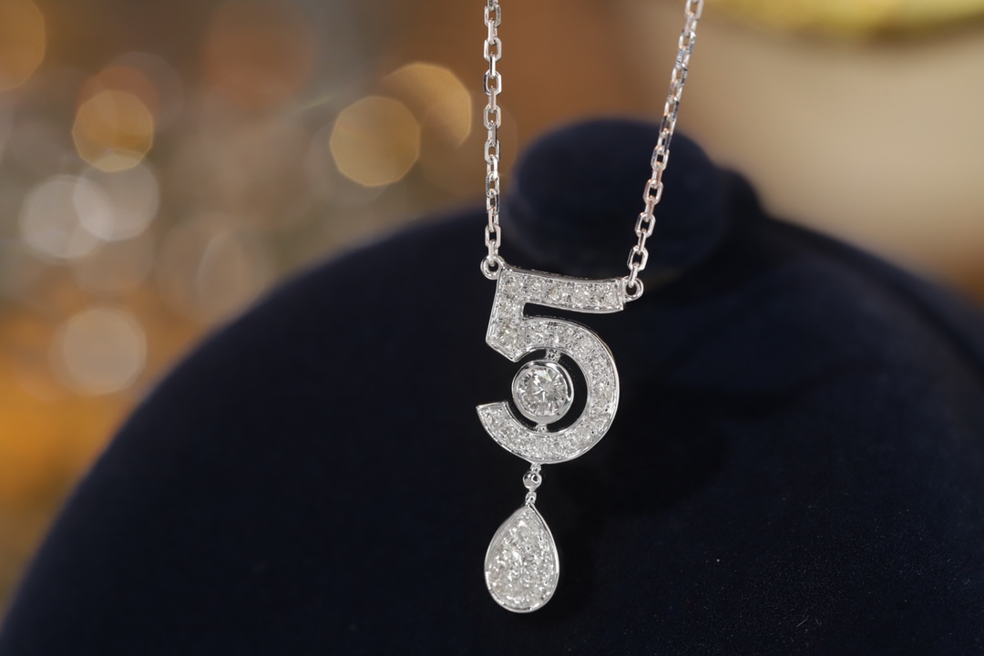 18k Gold Diamond Necklace with 0.40ct Natural Diamond