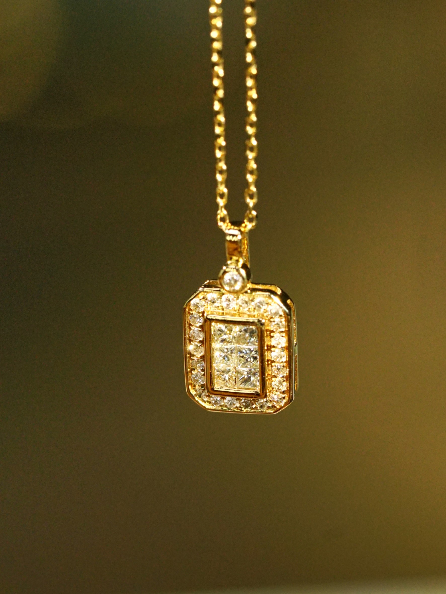 18k Gold Diamond Necklace with 0.35ct Natural Diamond