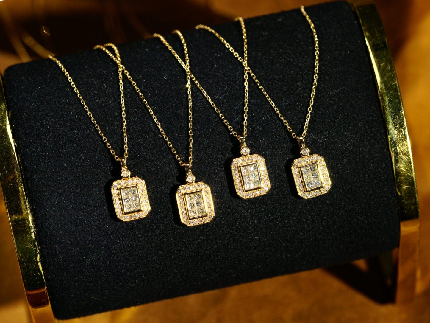18k Gold Diamond Necklace with 0.35ct Natural Diamond