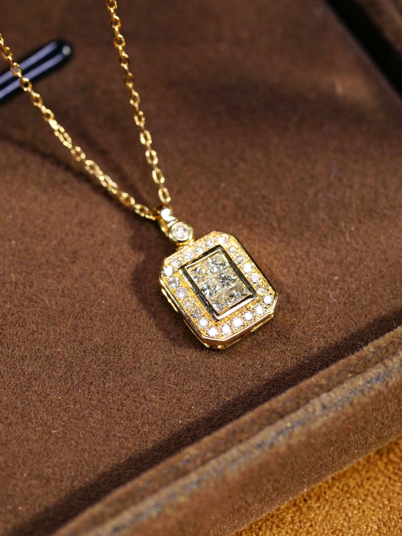 18k Gold Diamond Necklace with 0.35ct Natural Diamond