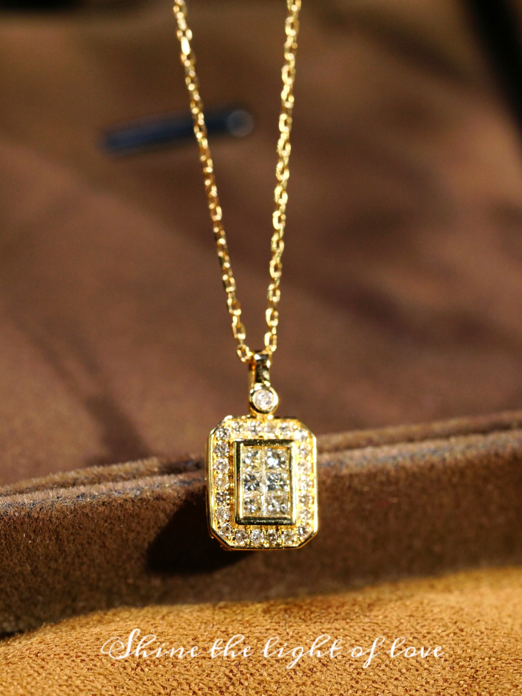 18k Gold Diamond Necklace with 0.35ct Natural Diamond
