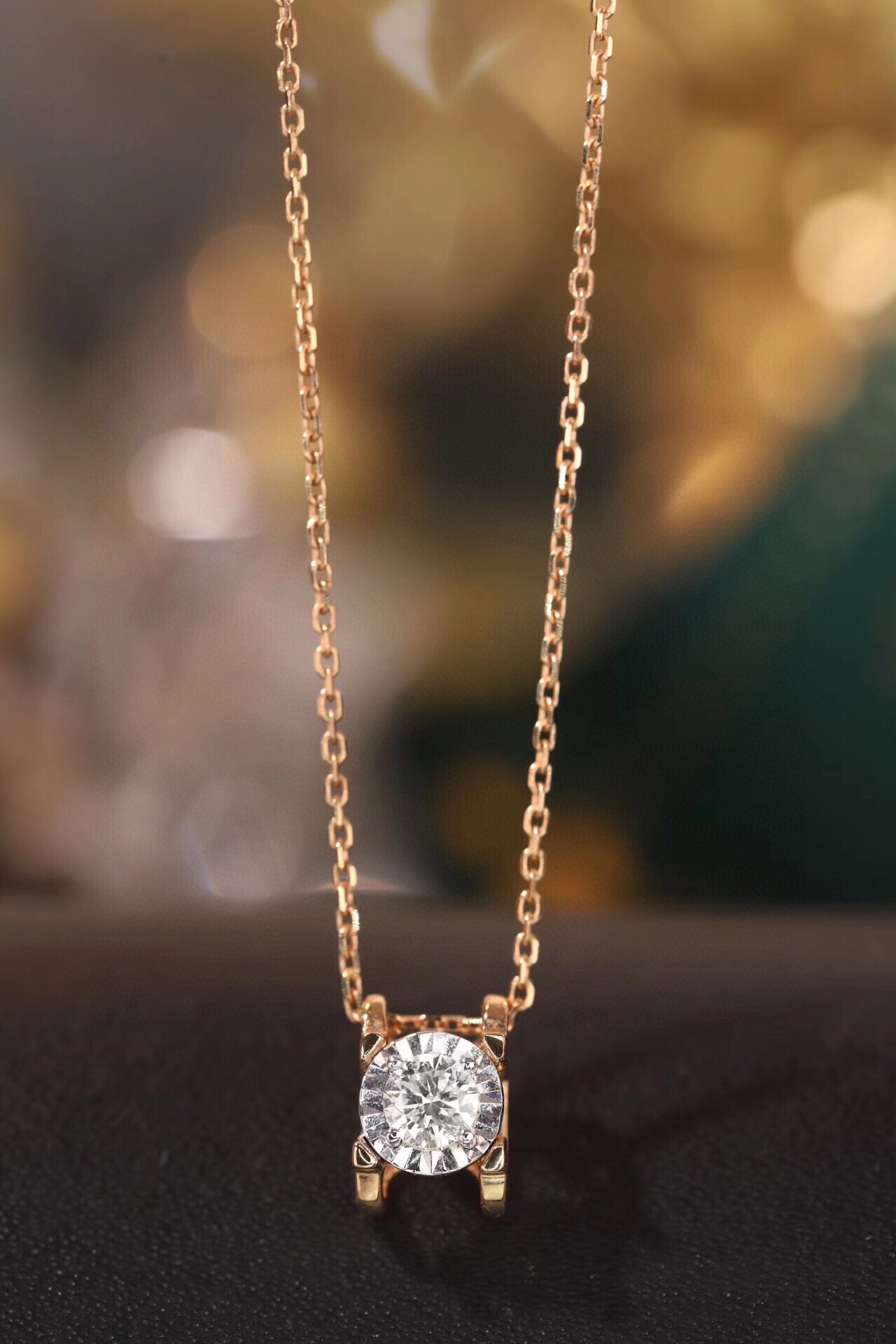 18k Gold Diamond Necklace with Bull’s Head Design, Accentuating Size; Natural Diamond: 0.20ct