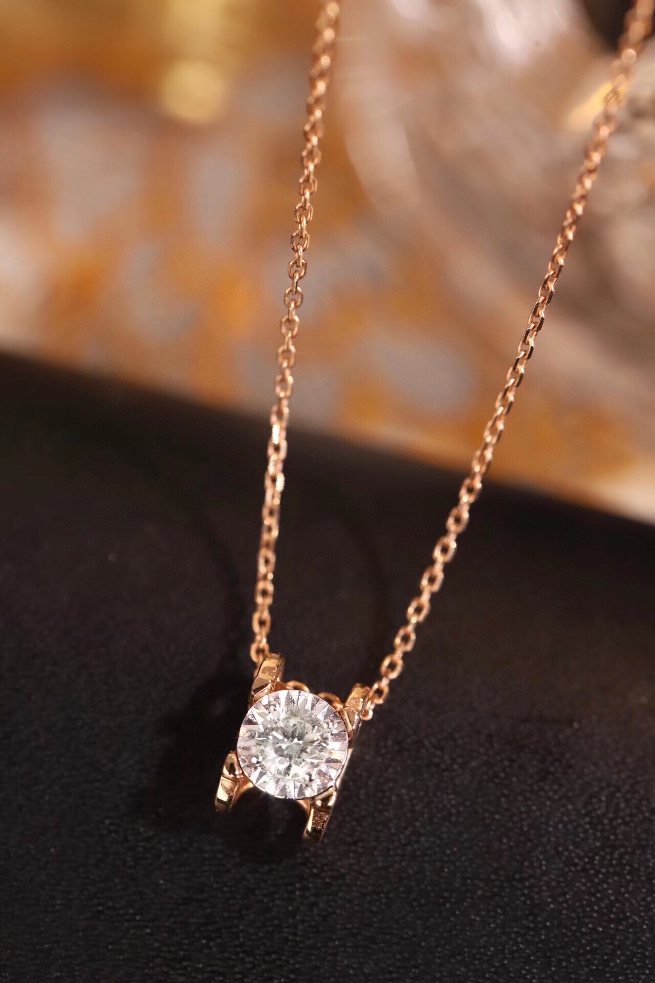 18k Gold Diamond Necklace with Bull’s Head Design, Accentuating Size; Natural Diamond: 0.20ct