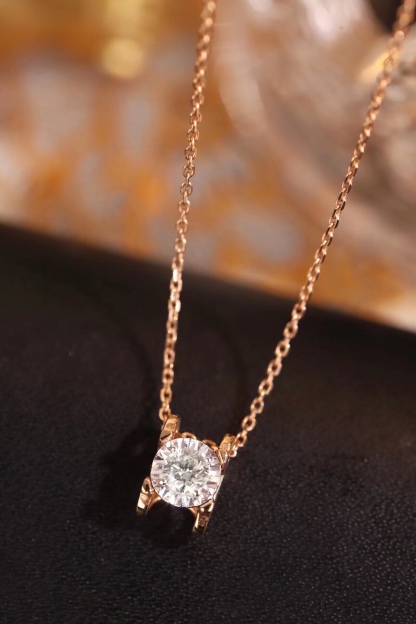 18k Gold Diamond Necklace with Bull’s Head Design, Accentuating Size; Natural Diamond: 0.20ct