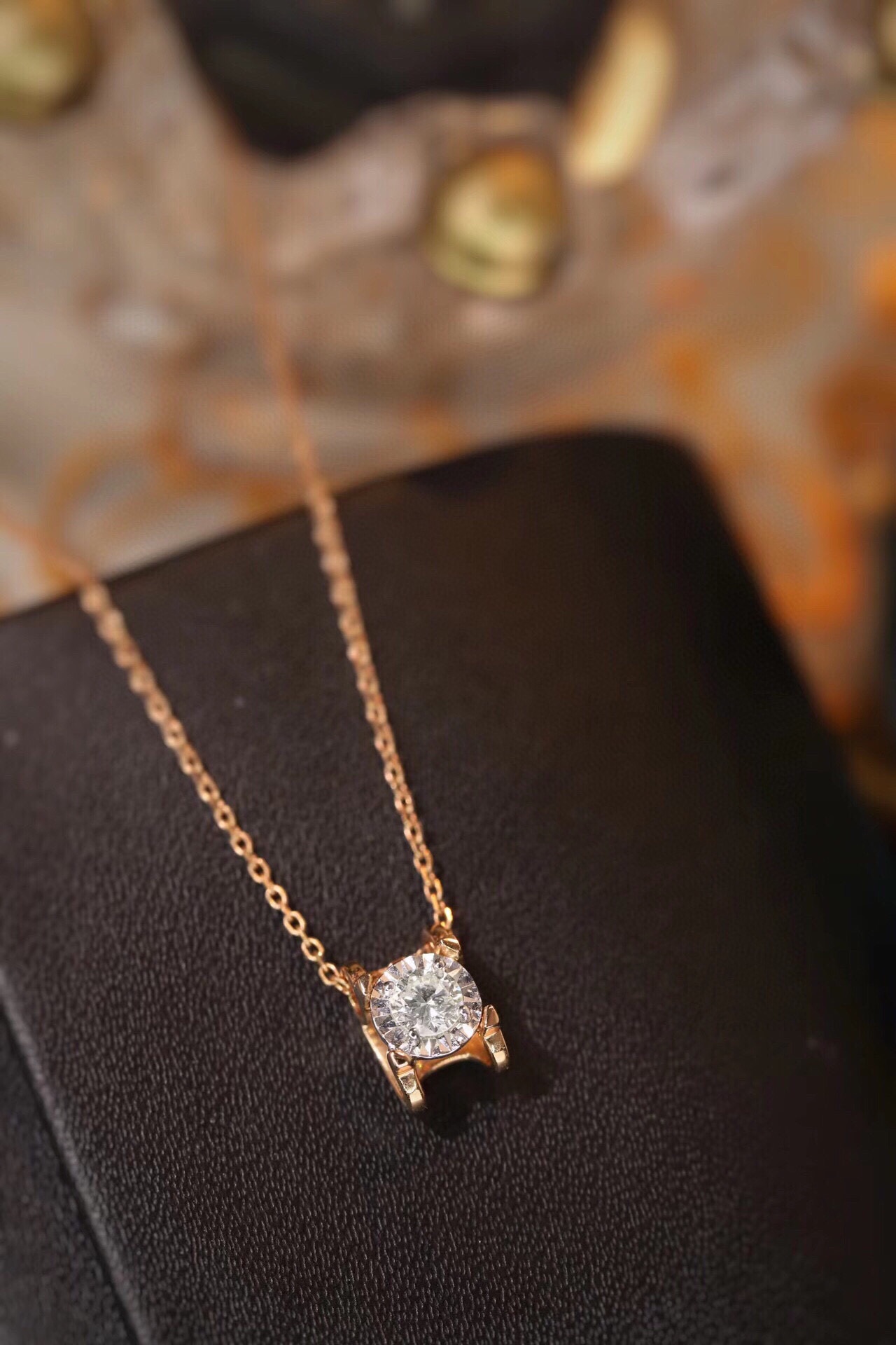 18k Gold Diamond Necklace with Bull’s Head Design, Accentuating Size; Natural Diamond: 0.20ct