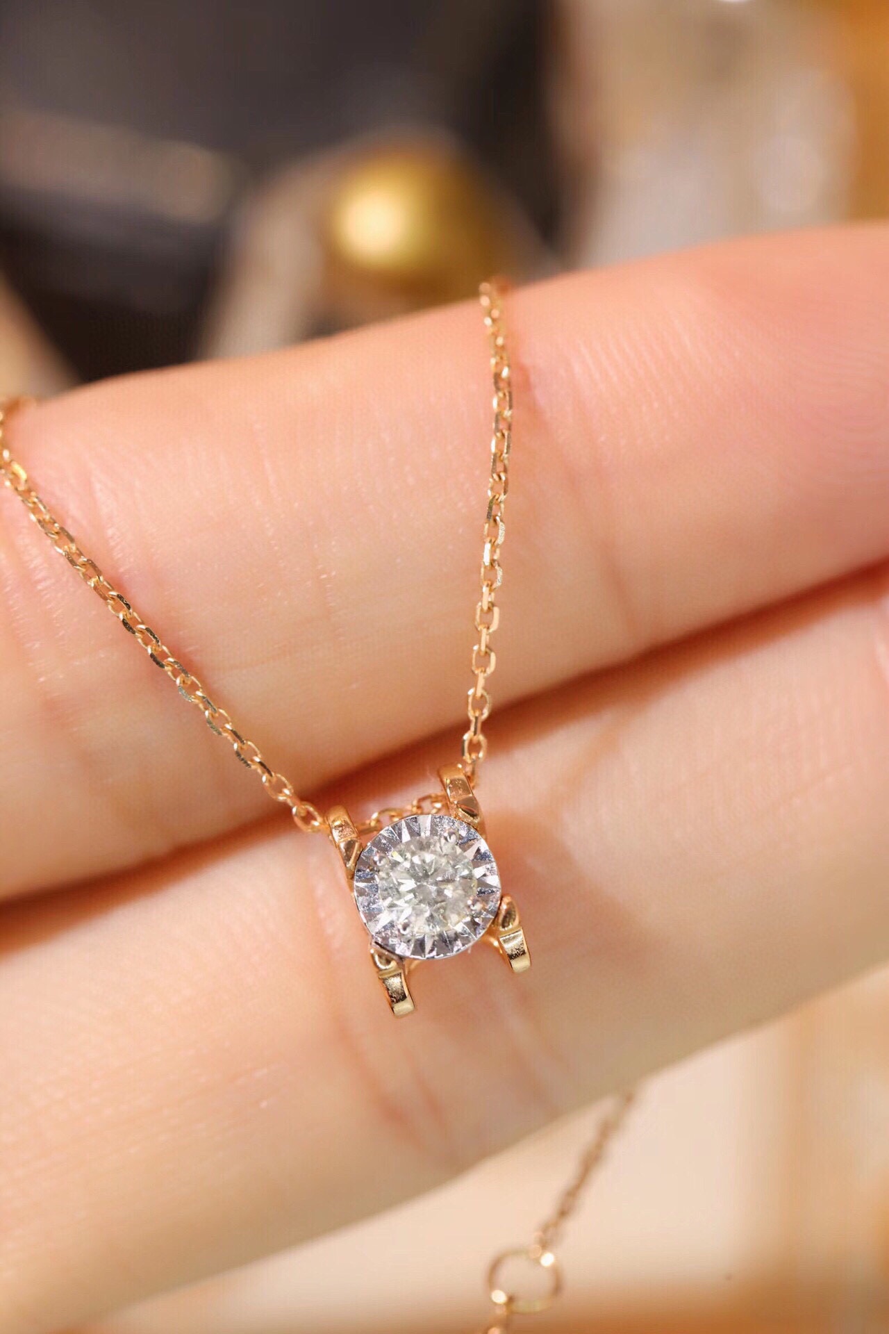 18k Gold Diamond Necklace with Bull’s Head Design, Accentuating Size; Natural Diamond: 0.20ct