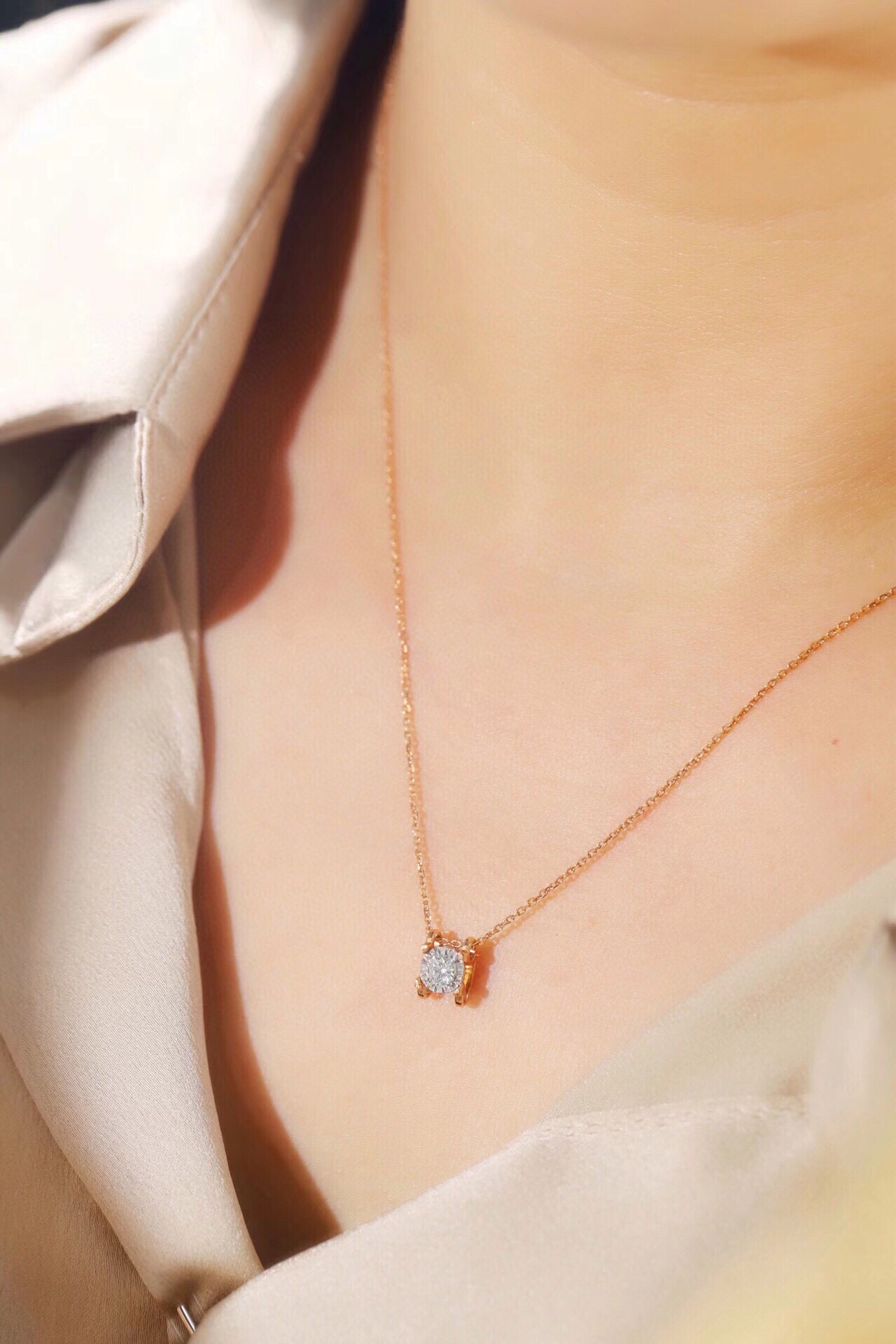 18k Gold Diamond Necklace with Bull’s Head Design, Accentuating Size; Natural Diamond: 0.20ct
