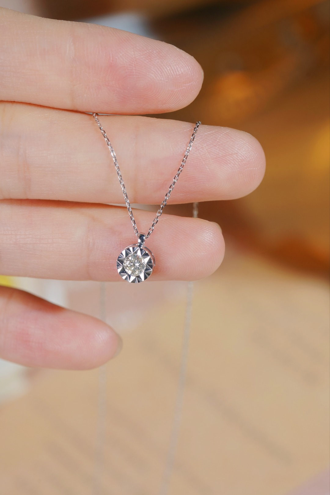 18k Gold Diamond Necklace with Size-Enhancing Design, Natural Diamond 0.22ct
