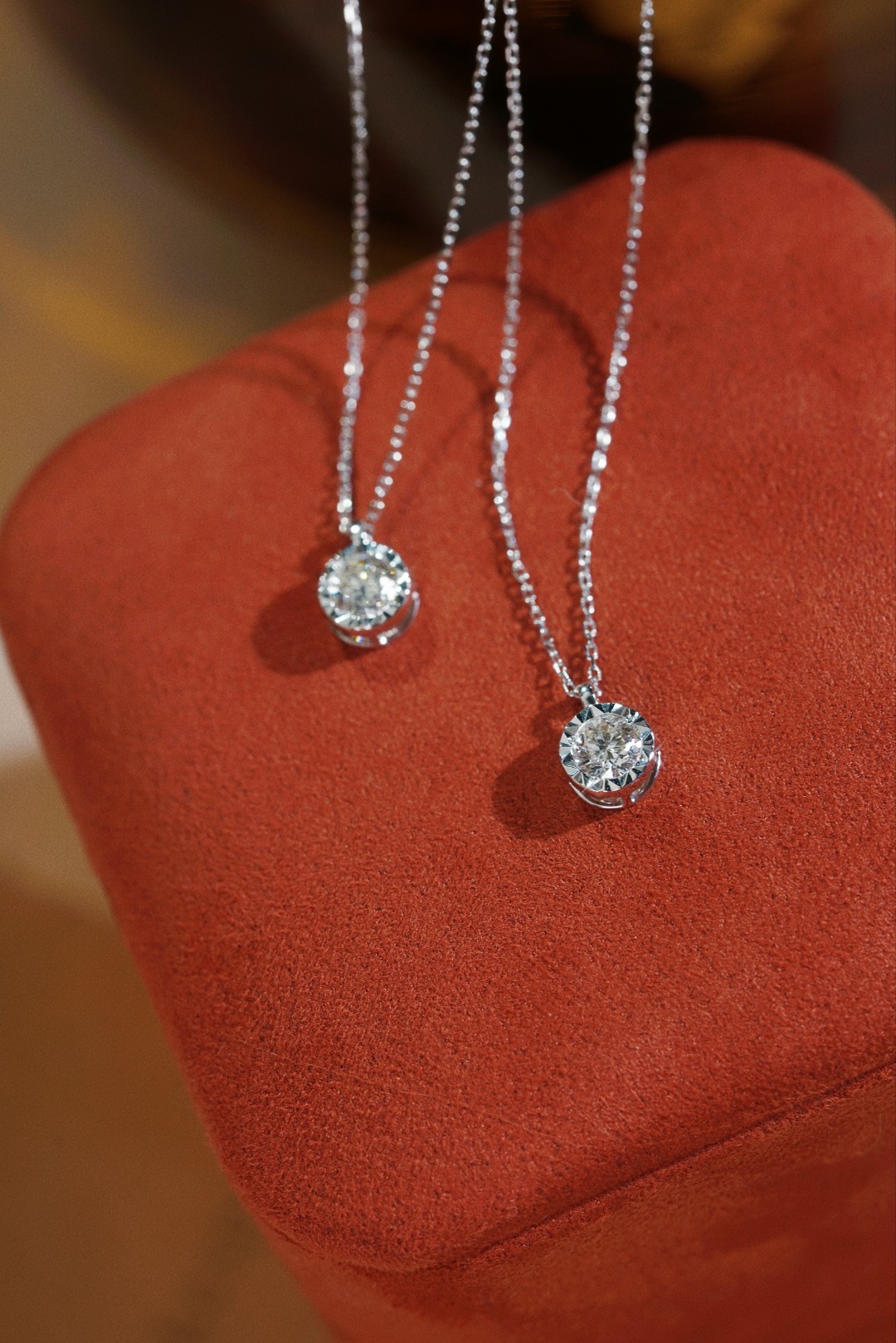 18k Gold Diamond Necklace with Size-Enhancing Design, Natural Diamond 0.30ct