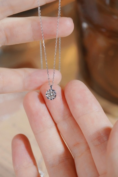 18k Gold Diamond Necklace with Size-Enhancing Design, Natural Diamond 0.30ct