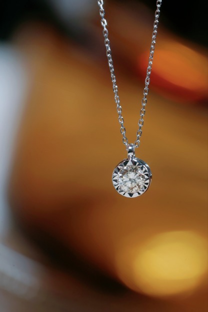 18k Gold Diamond Necklace with Size-Enhancing Design, Natural Diamond 0.30ct