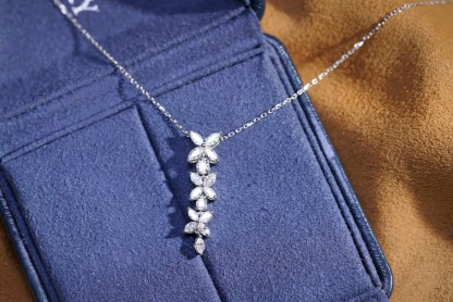 18k Gold Diamond Necklace with 0.90ct Natural Diamond