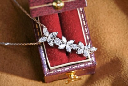 18k Gold Diamond Necklace with 0.90ct Natural Diamond