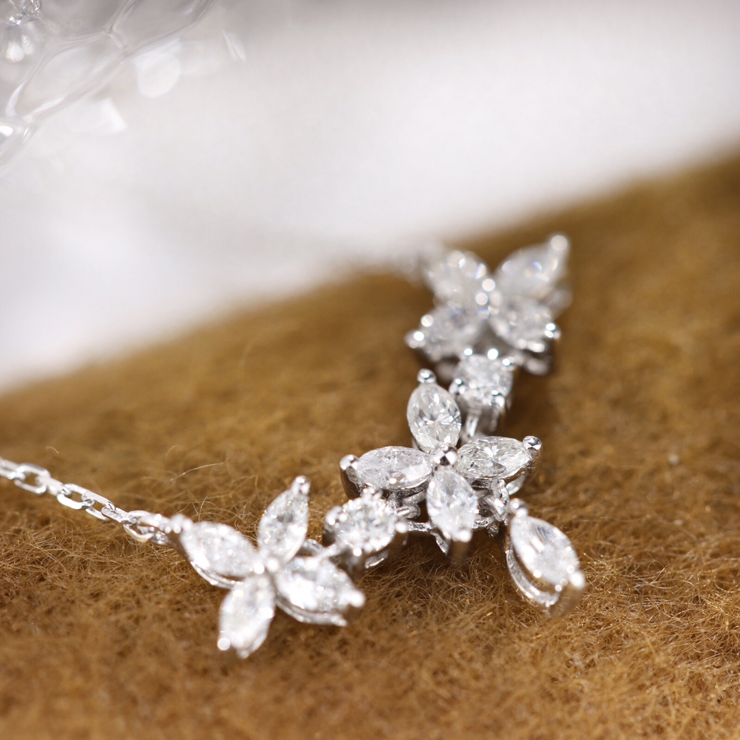 18k Gold Diamond Necklace with 0.45ct Natural Diamond
