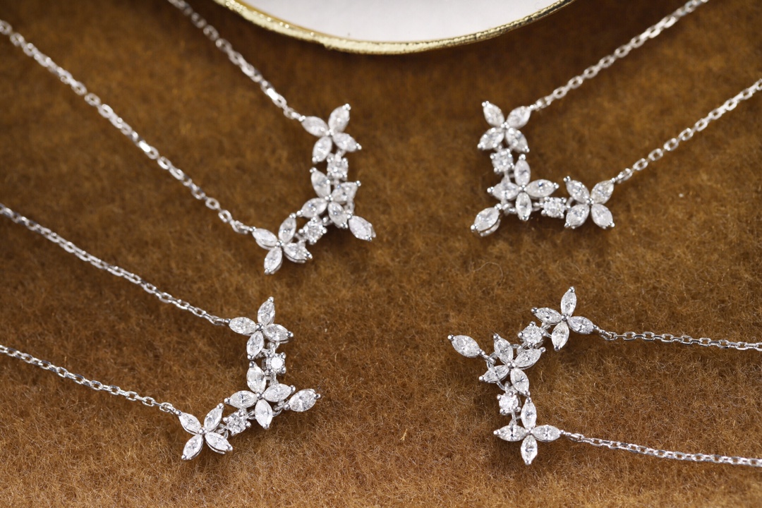18k Gold Diamond Necklace with 0.45ct Natural Diamond