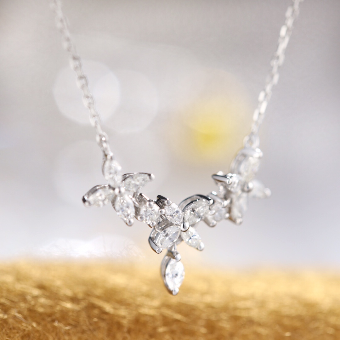 18k Gold Diamond Necklace with 0.45ct Natural Diamond