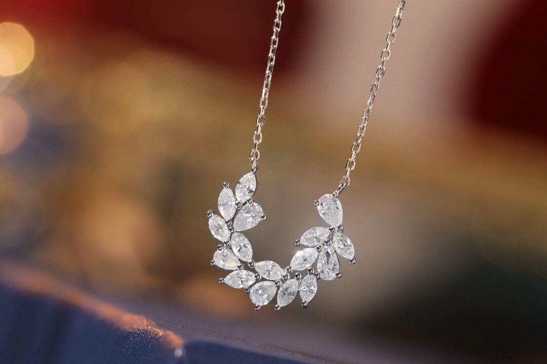 18k Gold Diamond Necklace with Marquise Cut, Natural Diamond 1.05ct