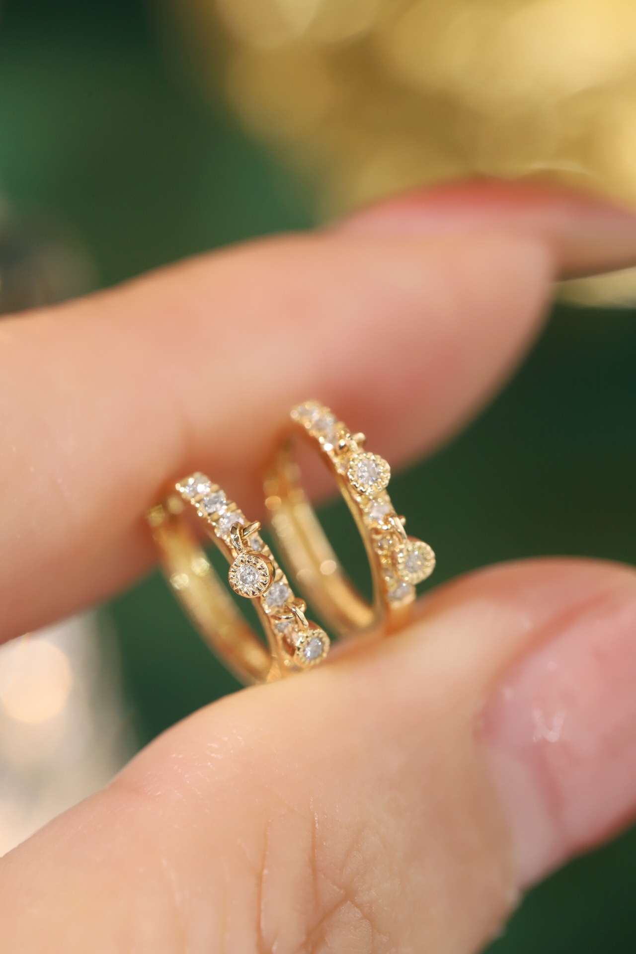 18k gold earrings with 0.20ct natural diamond