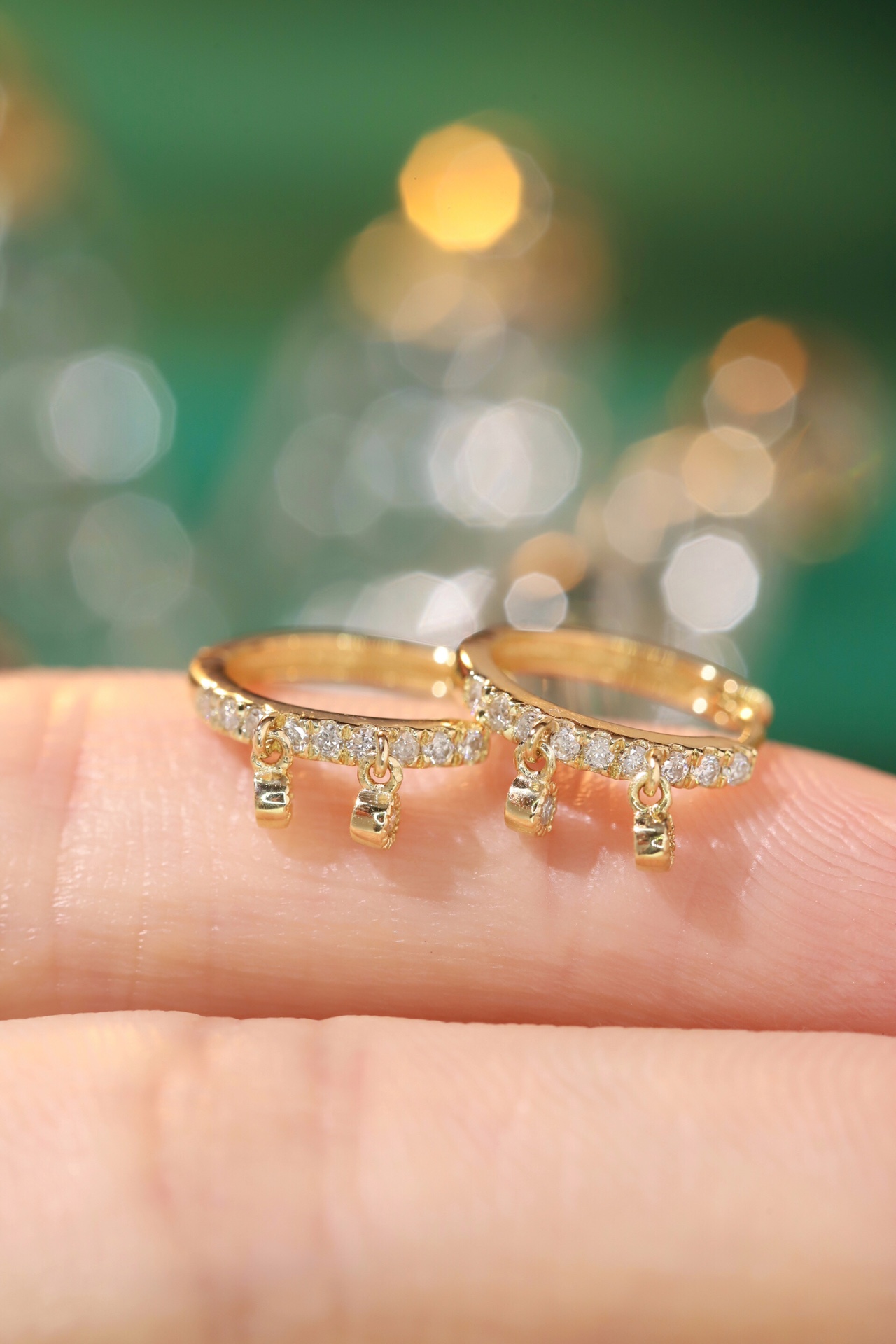 18k gold earrings with 0.20ct natural diamond