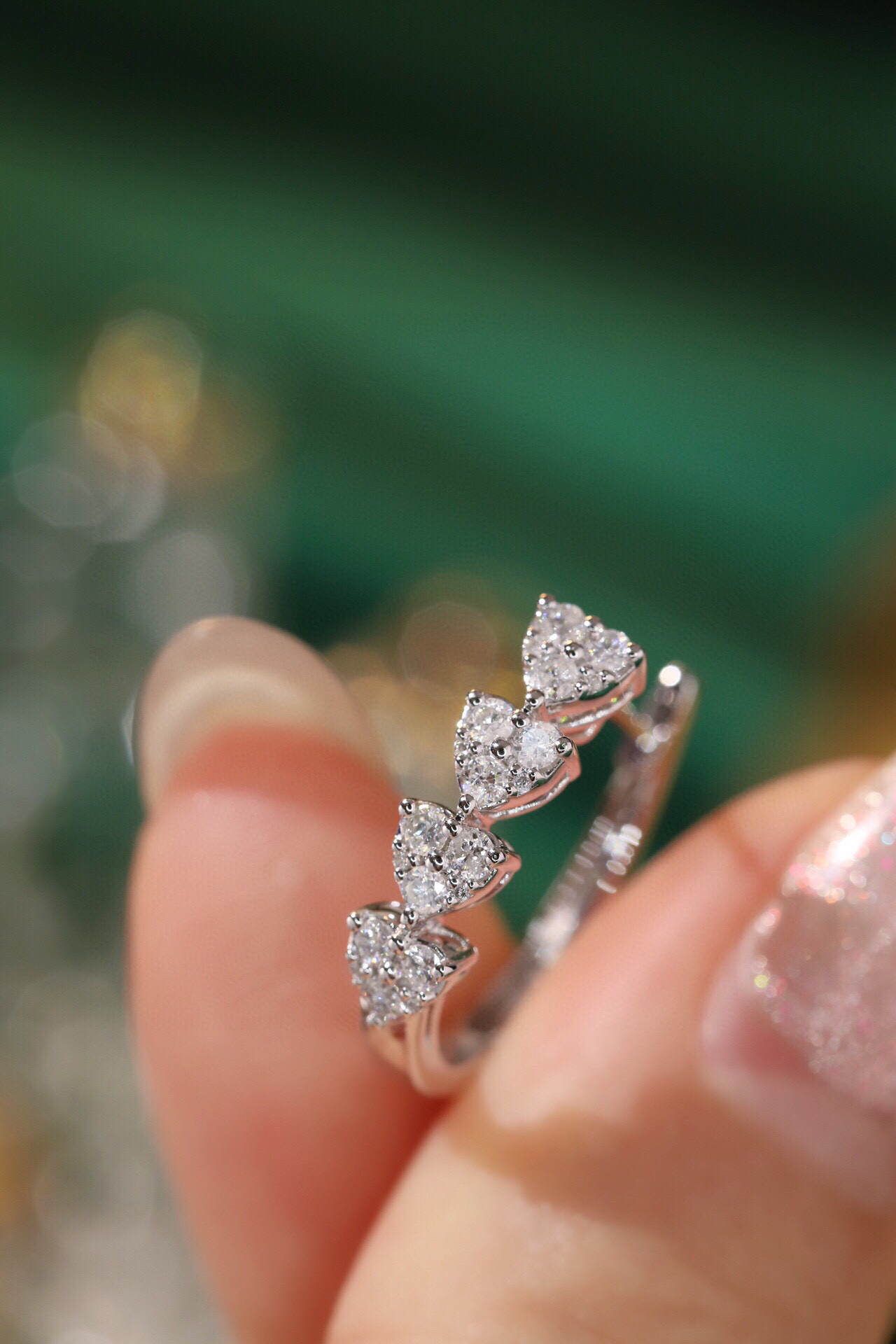 18k gold earrings with 0.66ct natural diamond