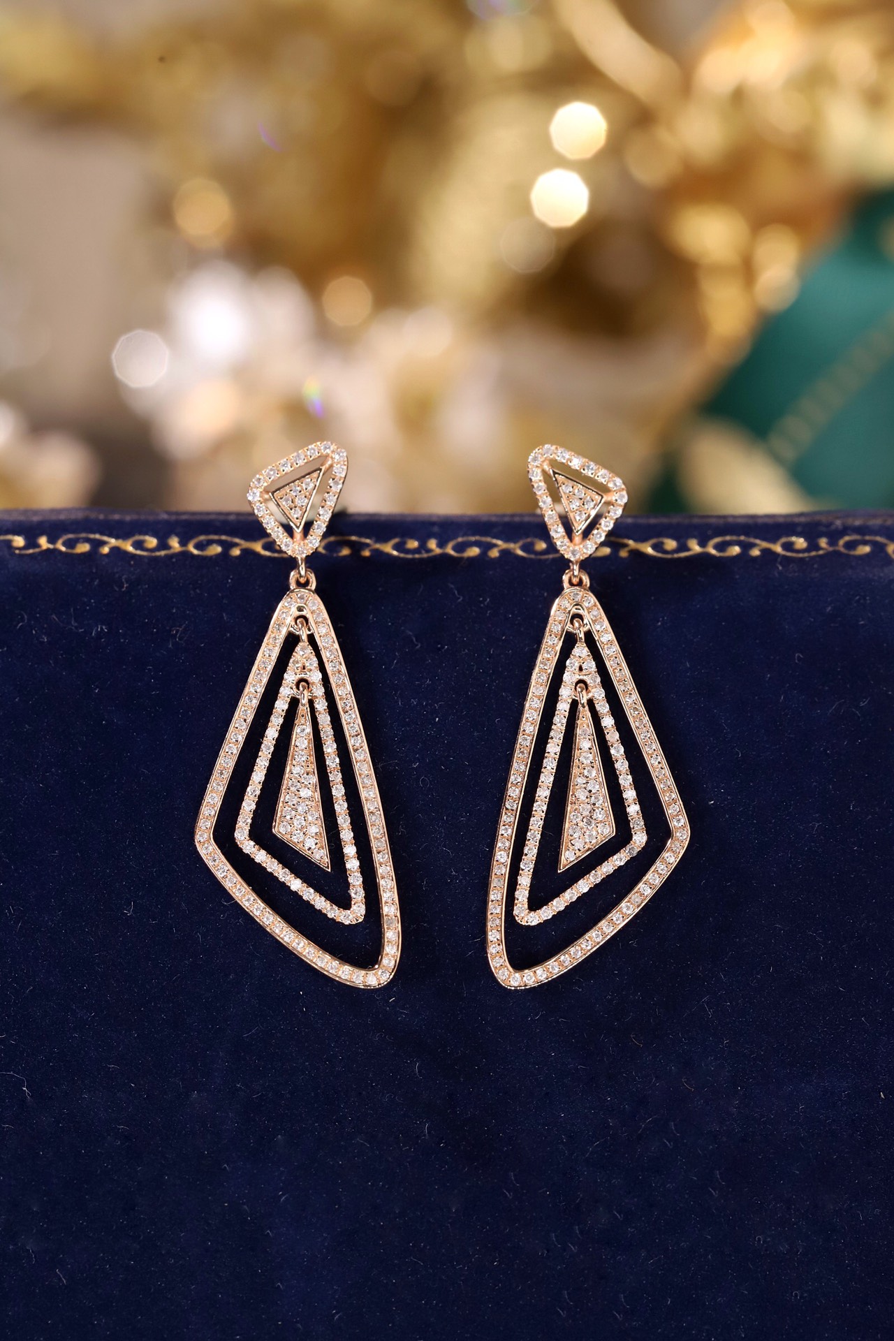 18k gold earrings with 0.50ct natural diamond