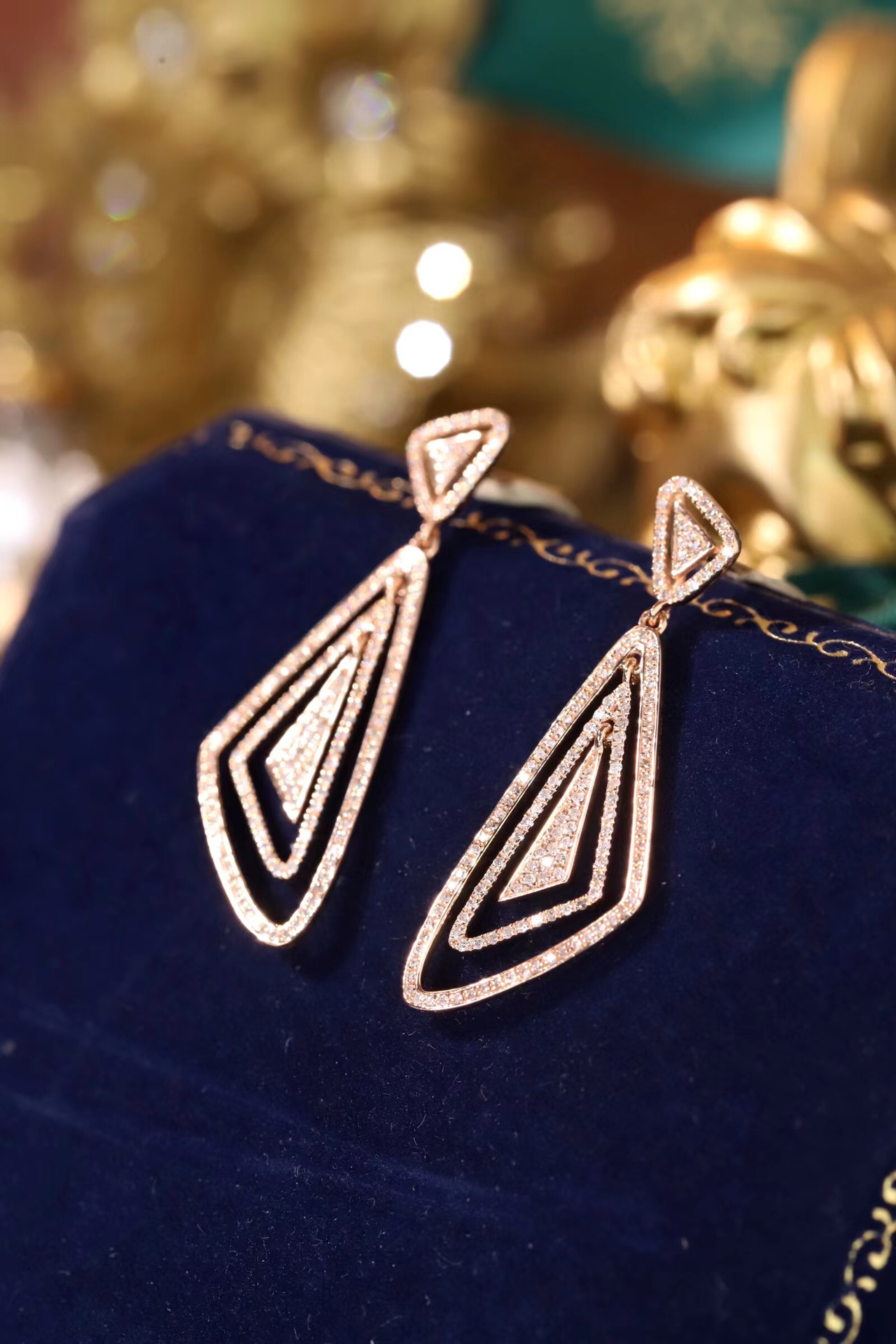 18k gold earrings with 0.50ct natural diamond