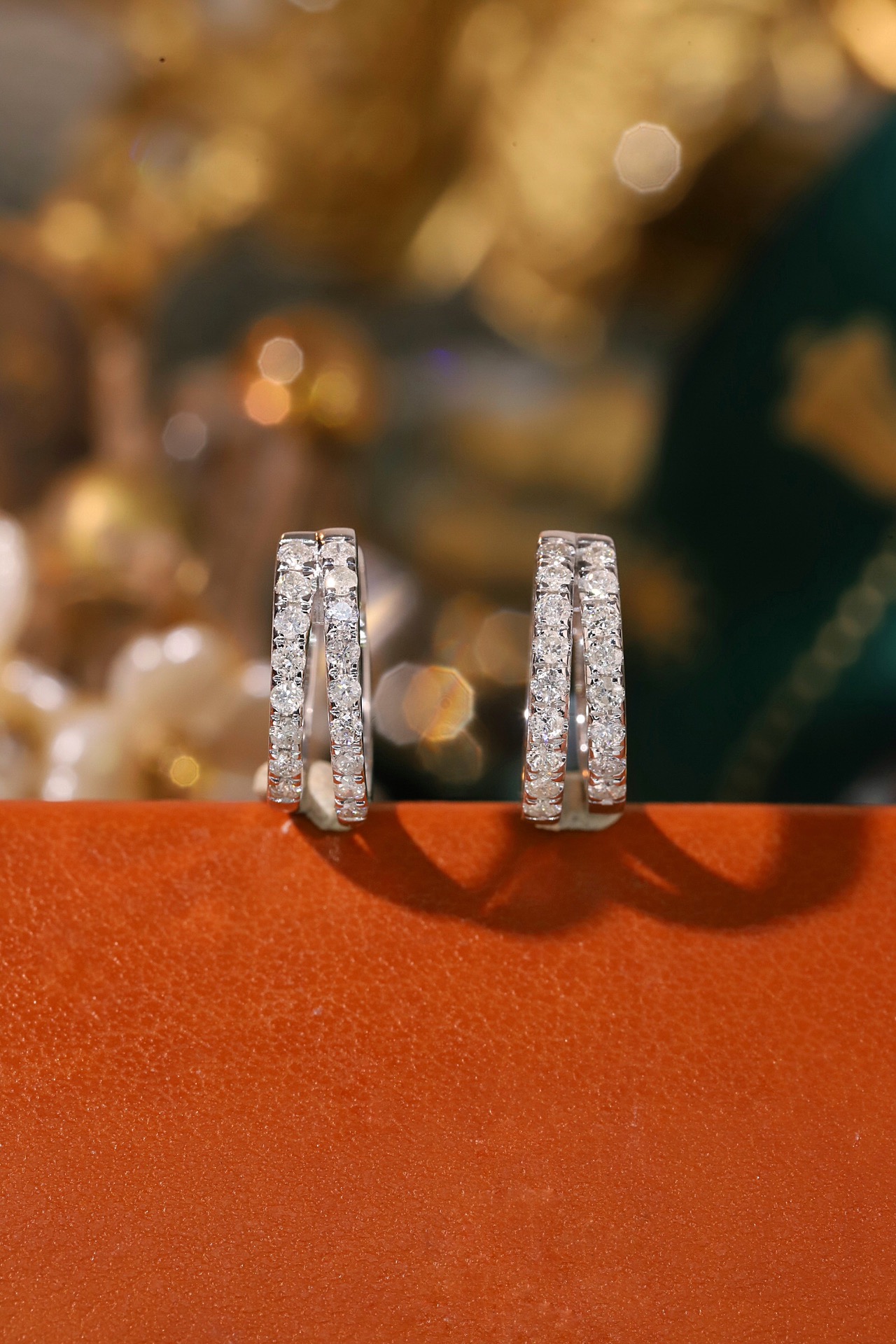 18k gold earrings with 0.46ct natural diamond