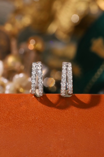 18k gold earrings with 0.46ct natural diamond