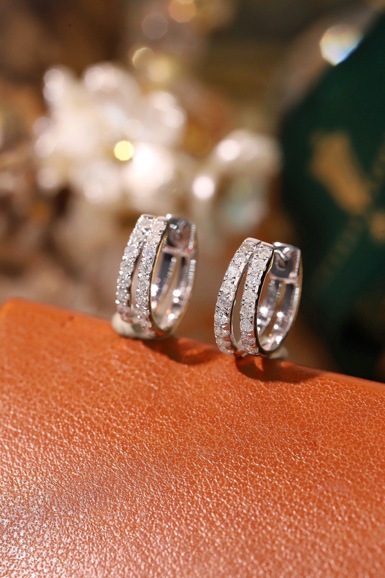 18k gold earrings with 0.46ct natural diamond