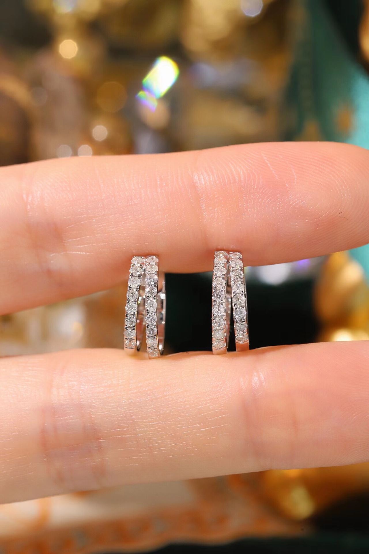 18k gold earrings with 0.46ct natural diamond